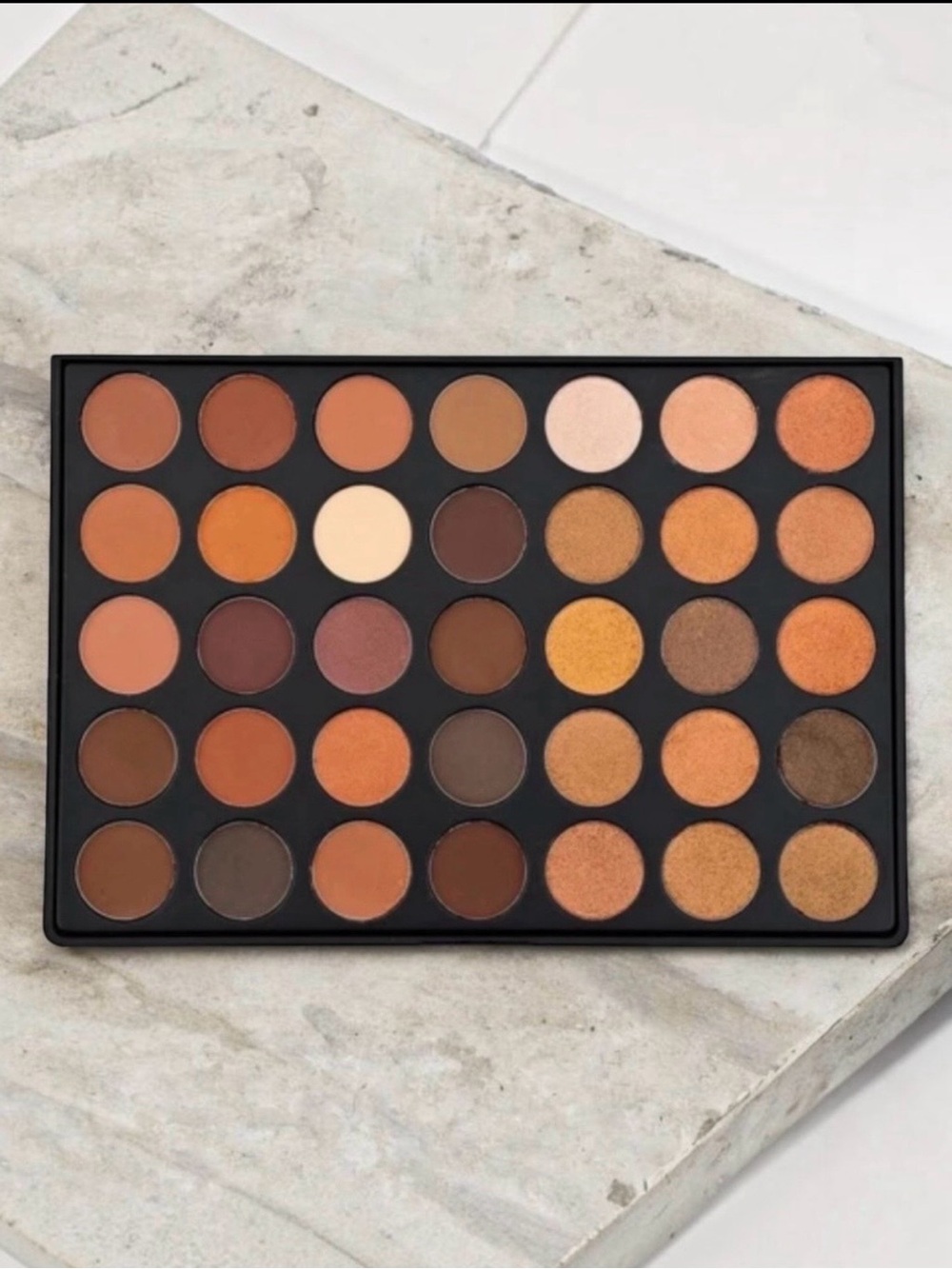 Kara Beauty
ES13 Eyeshadow Palette